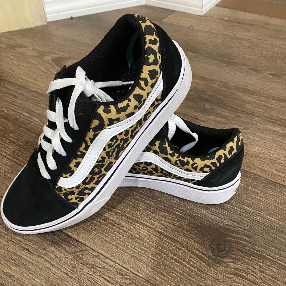 Vans Junior size 5 (fits like women’s 6.5)